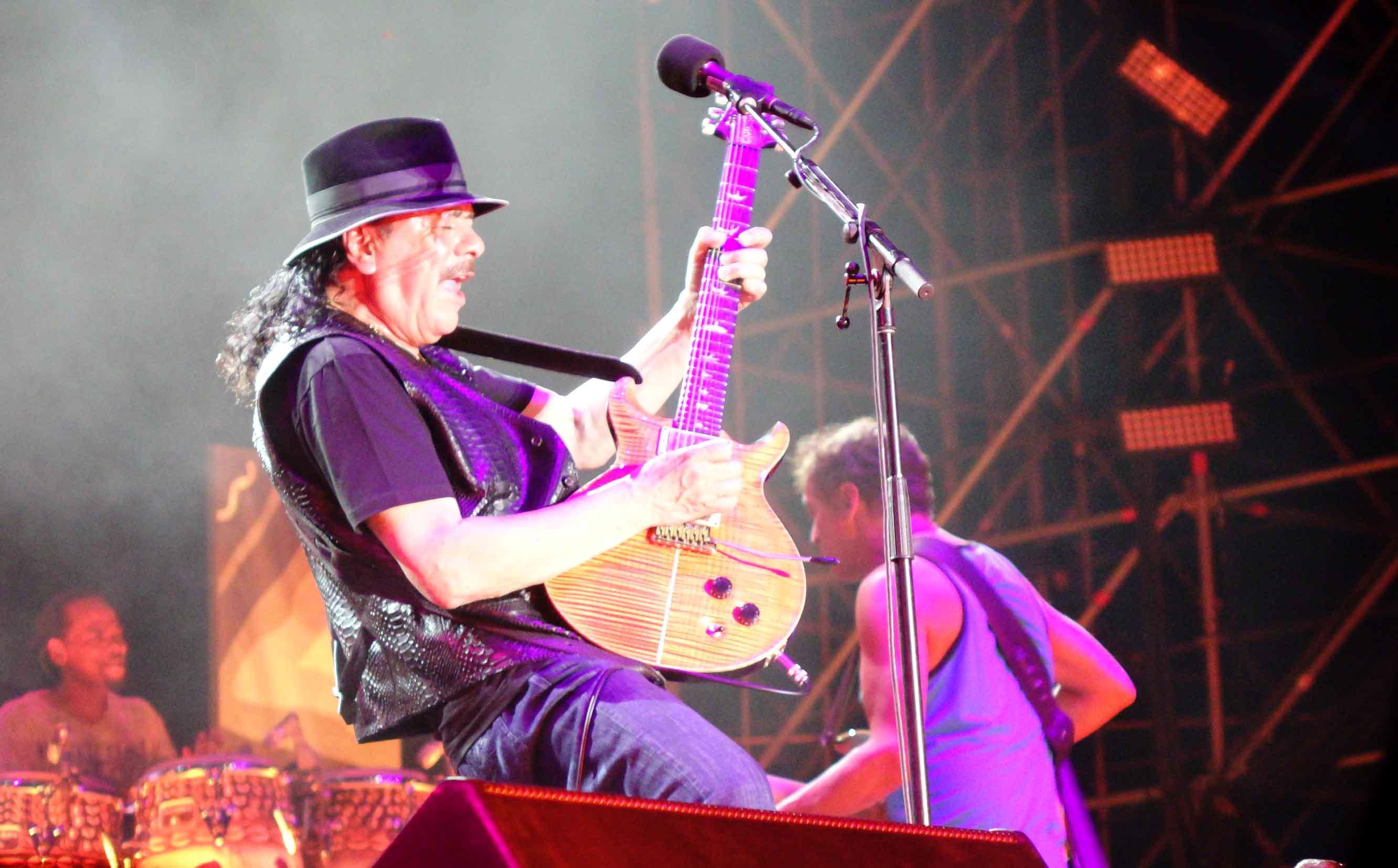 Il musicista messicano Santana per la terza volta al Blues (foto Gori)