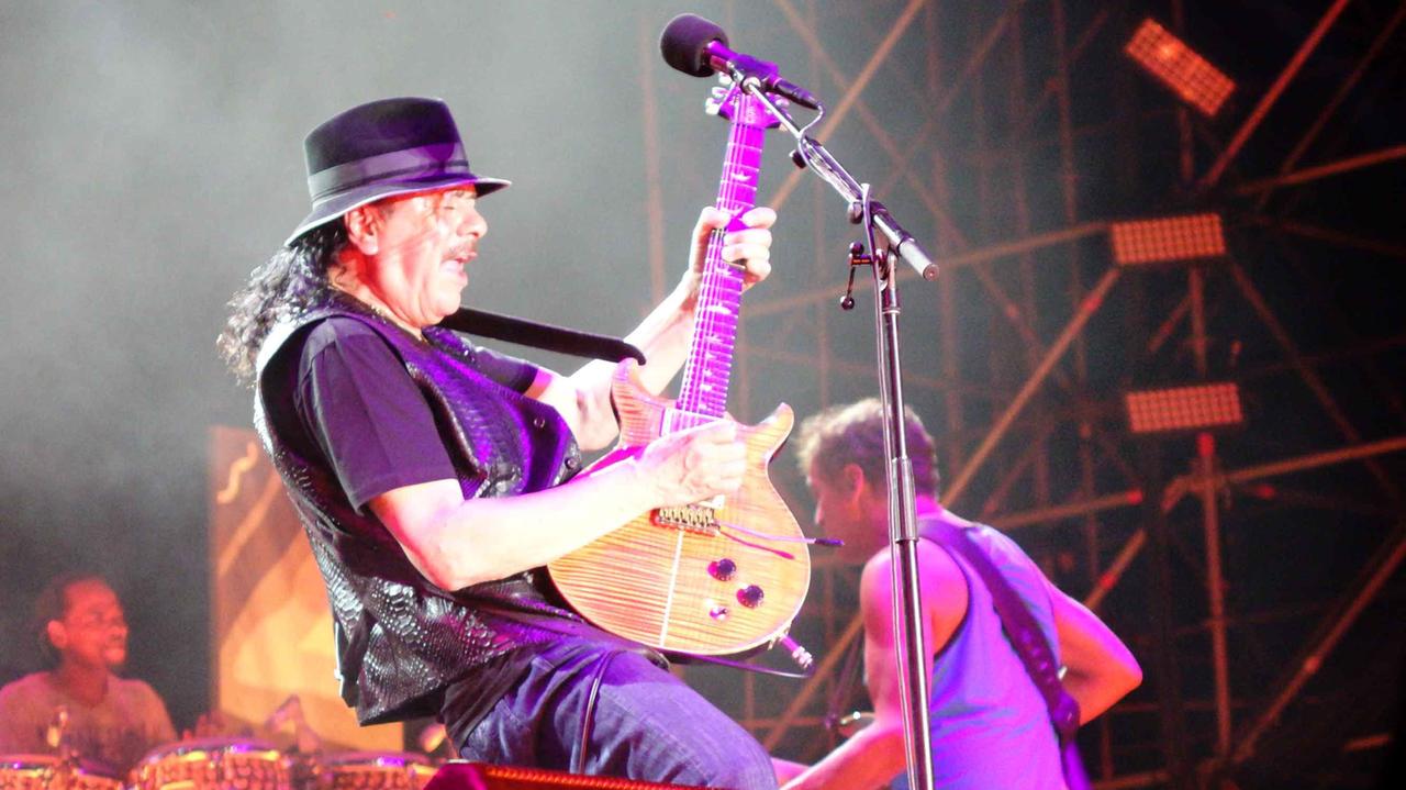 Il musicista messicano Santana per la terza volta al Blues (foto Gori)