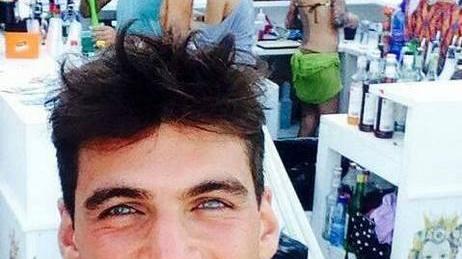 Bimba di 7 anni rischia di annegare, la salva un pratese