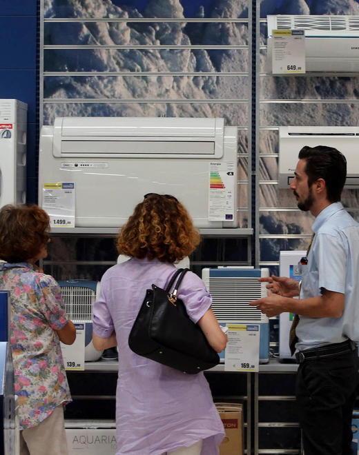 Ventilatori esauriti, per battere il caldo solo climatizzatori 