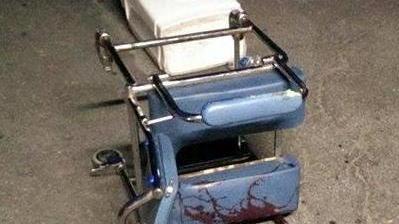 Accoltella il rivale e lo insegue per finirlo