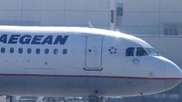 La polizia li ha scortati all’esterno dell’aeroporto