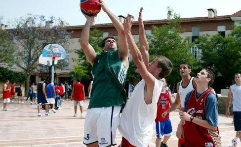 Basket, torna il torneo beach 3 contro 3 