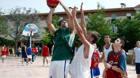 Basket, torna il torneo beach 3 contro 3