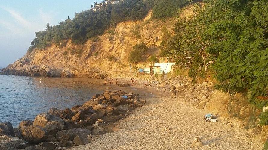 Testata all’agente, rimane ai domiciliari