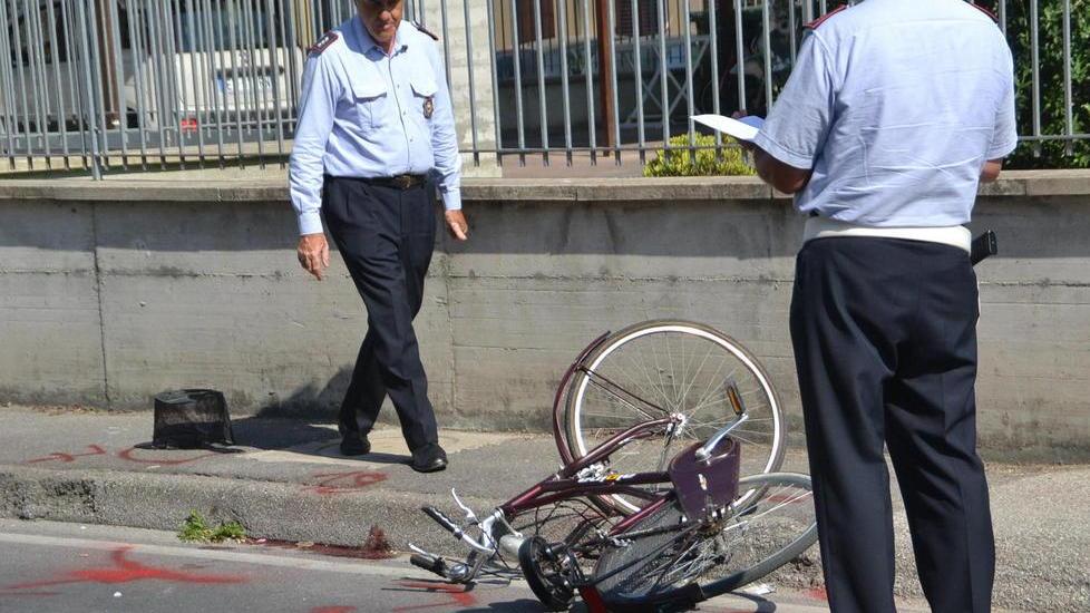 Morta la pensionata investita in bicicletta da una macchina