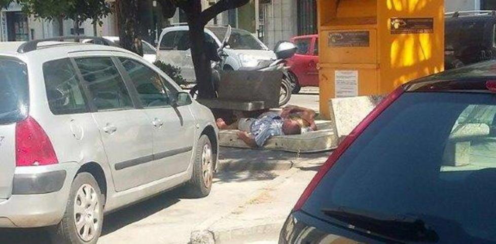 La città del degrado dove si dorme e si bivacca in strada 