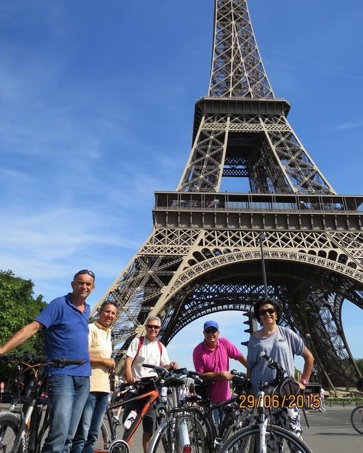 Cinque carpigiani e una bicicletta Parigi-Londra, andata e ritorno 