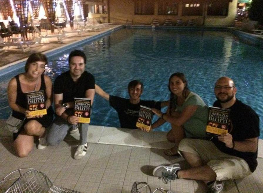 Storia e letteratura noir a bordo piscina 
