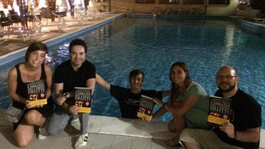Storia e letteratura noir a bordo piscina