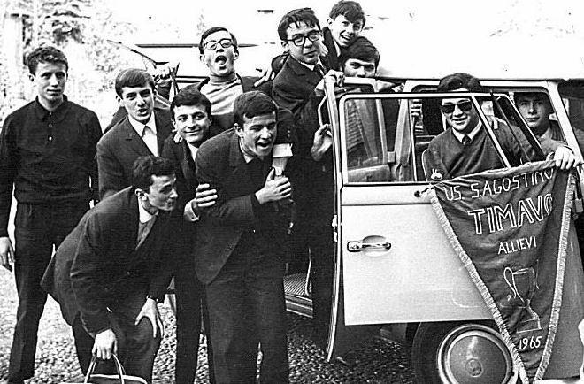 In classe col grembiule o l’abito talare 