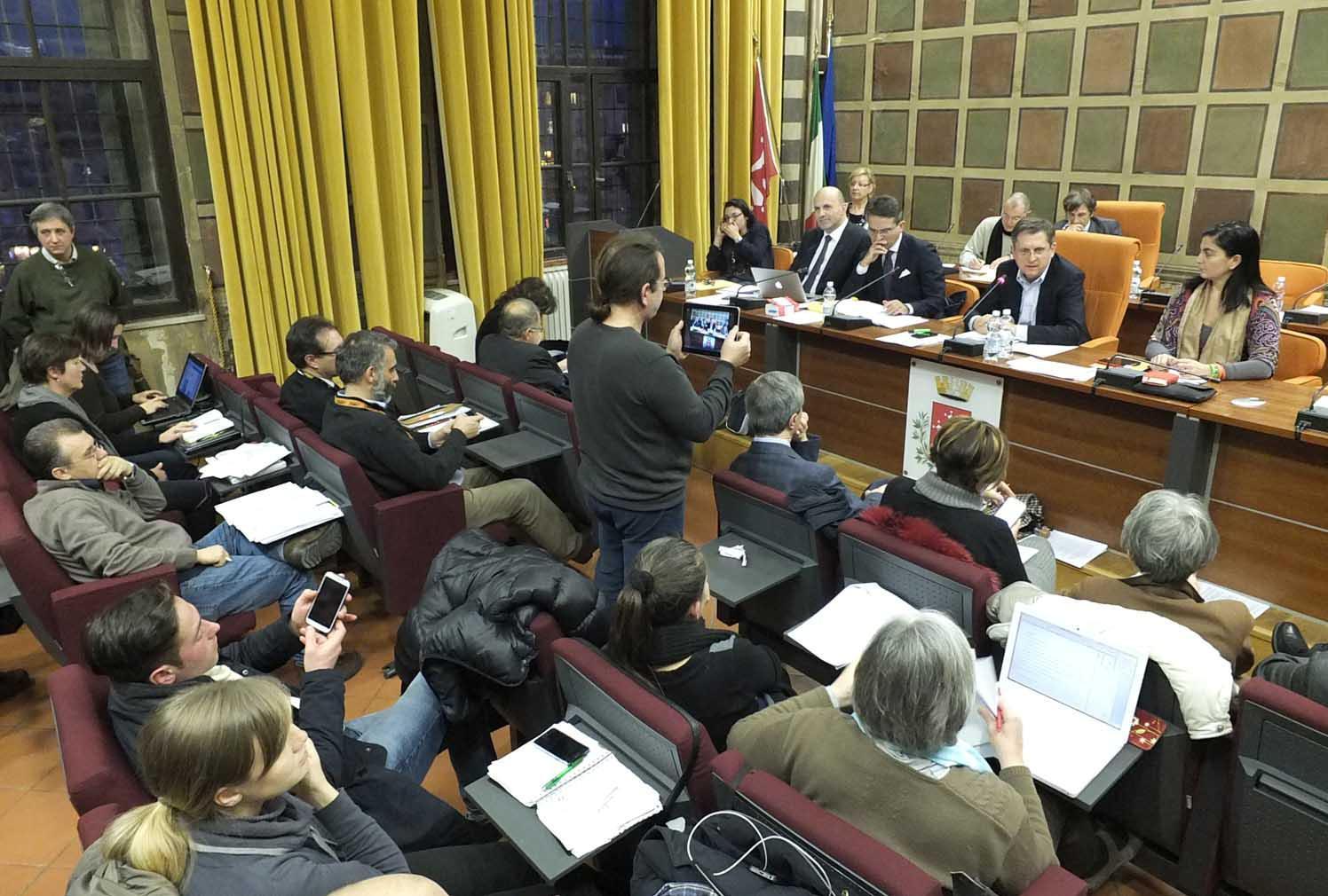 Una seduta del consiglio comunale