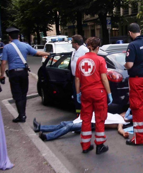 Bottigliate dopo il litigio: sangue e grida in strada 