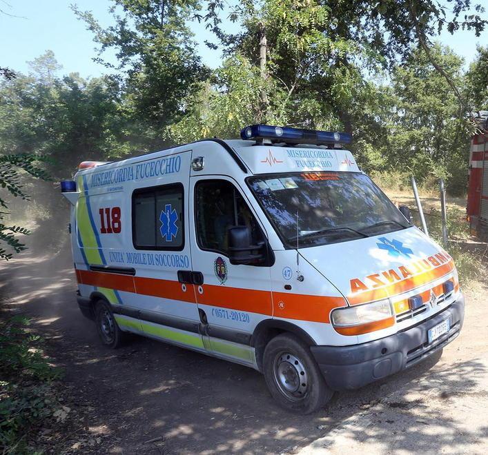 Cade da cavallo nel bosco paura per un ragazzino 