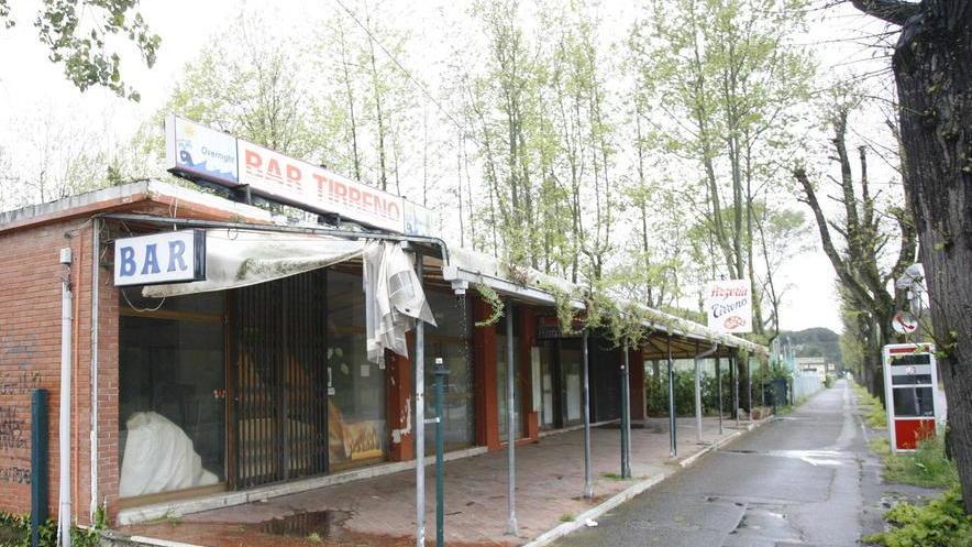 Turista rapinato di fronte ad un camping