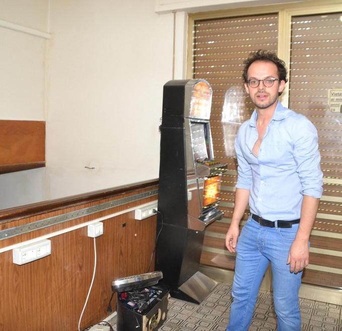 Svaligiano un bar a Massa Pisana 