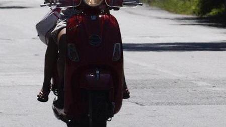 Gravissimo dopo un volo con lo scooter