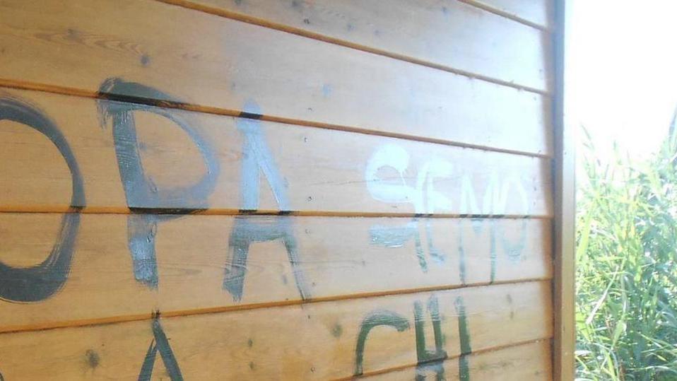 Vandalismi e razzie nelle casette sul lago