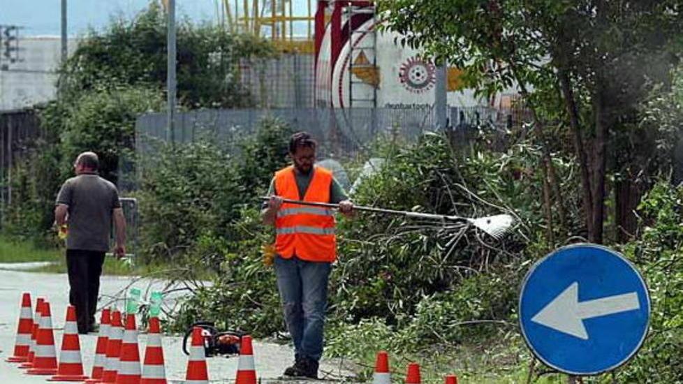 E gli imprenditori puliscono via Dorsale