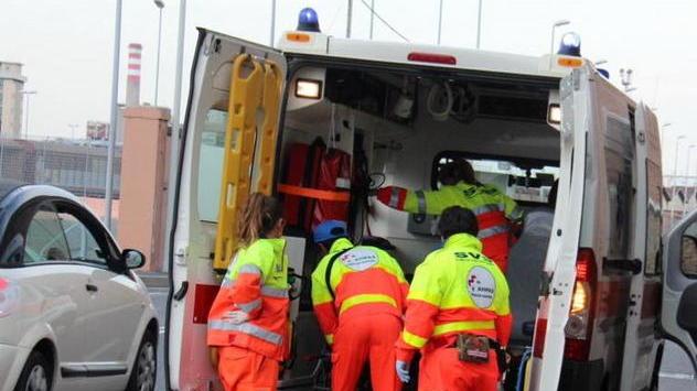 Pedone investito in via Mastacchi cade e batte la testa