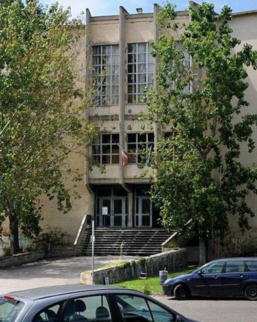Spara alla moglie e agli agenti, condannato a 6 mesi