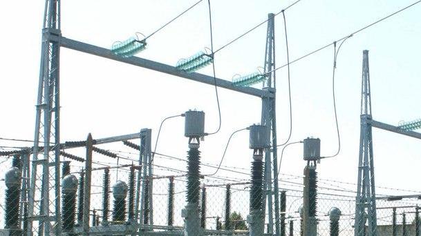 Black out totale in mezza città per pochi minuti
