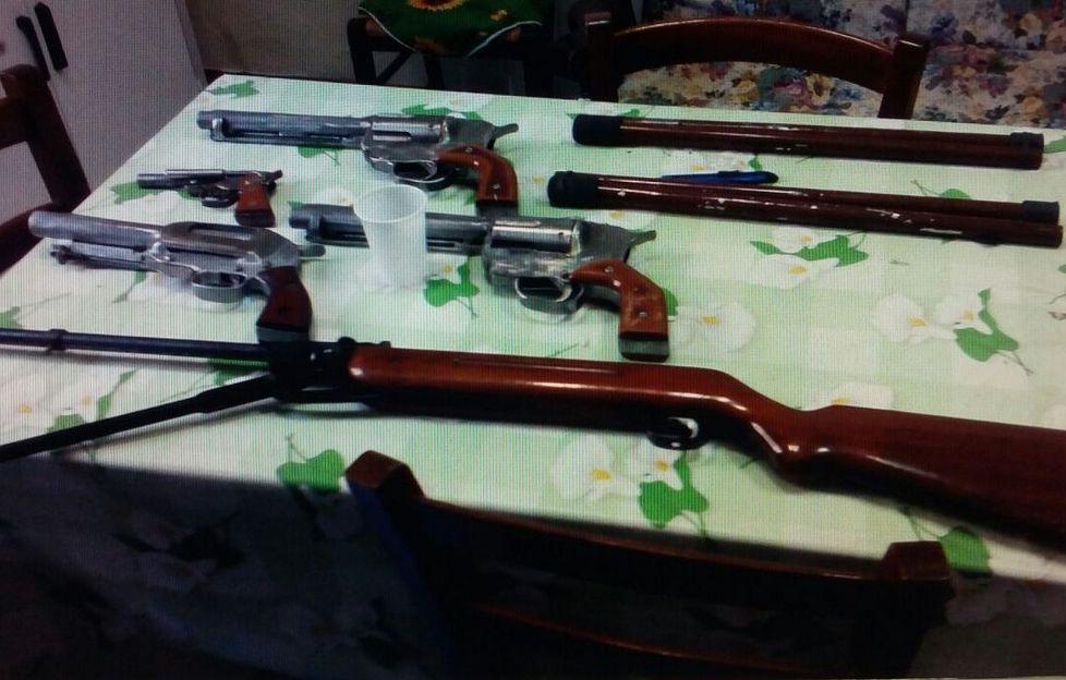 In punto di morte segnala armi nascoste in soffitta 