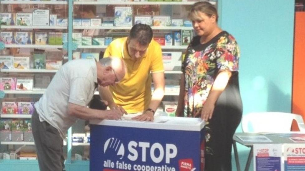 Raccolta firme contro le false cooperative
