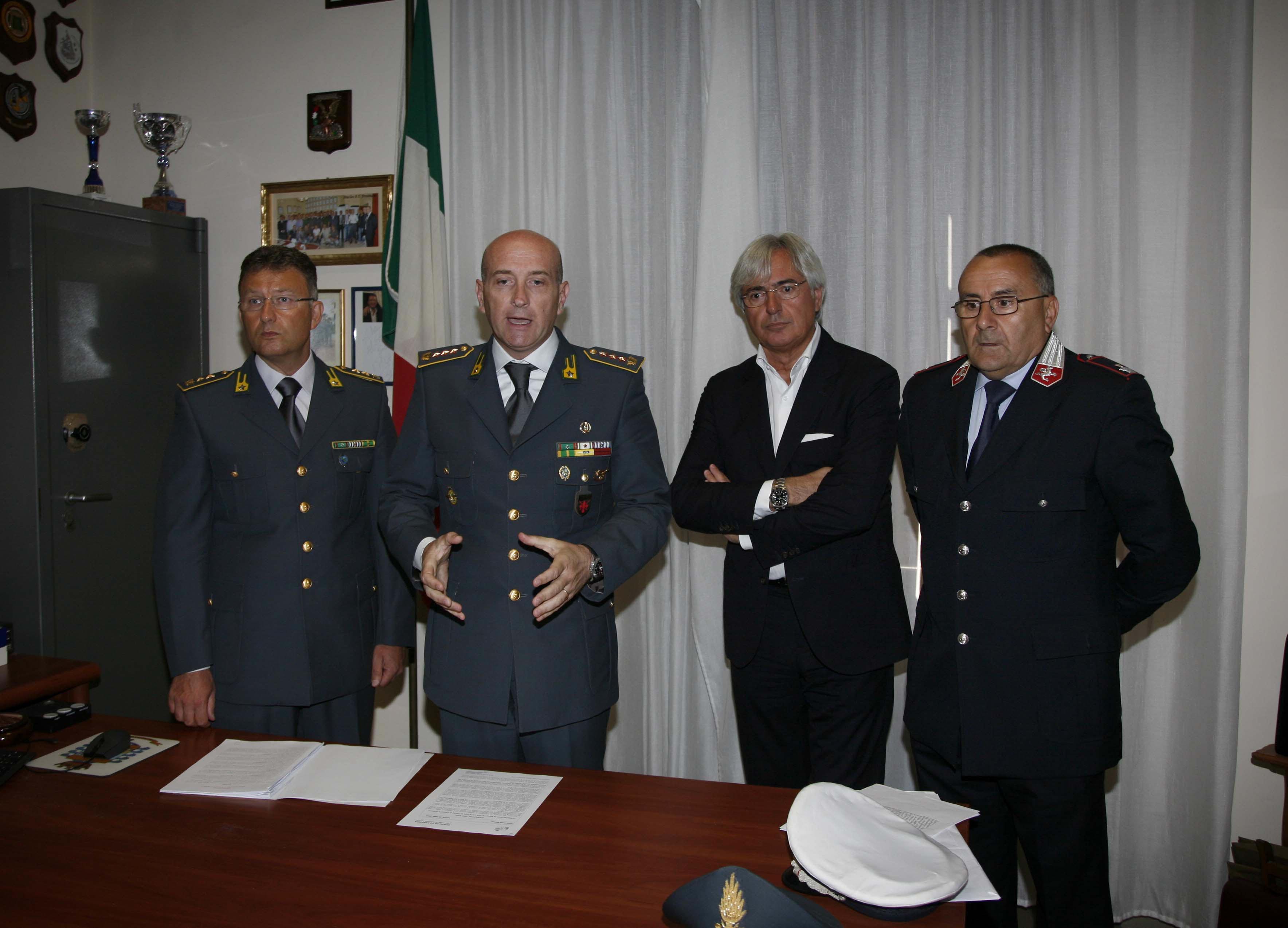 La conferenza stampa della guardia di finanza
