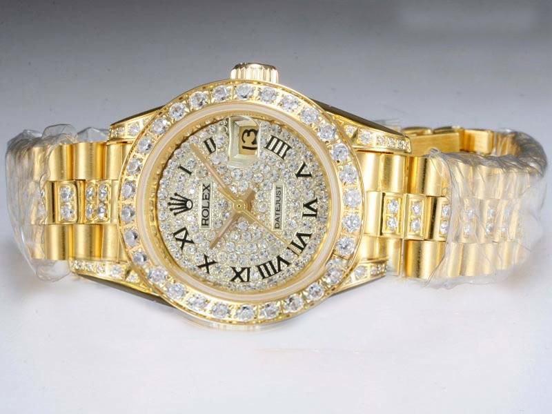 Adesca gli uomini e li deruba dei Rolex: presa
