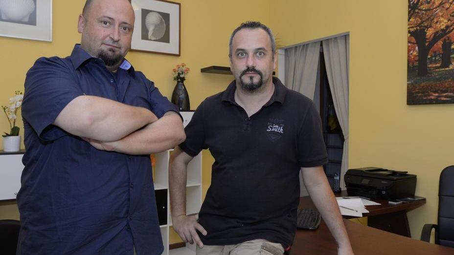 I titolari dell'agenzia funebre per animali domestici