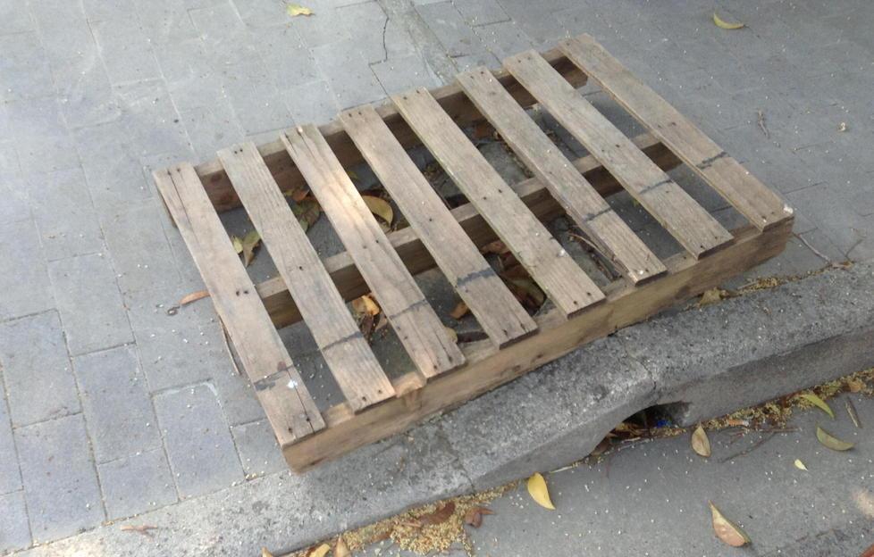 Il tombino rimasto senza... tappo