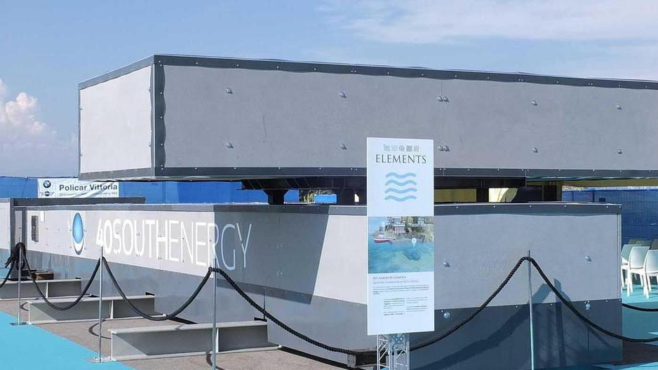 È arrivata al porto di Marina la macchina delle onde