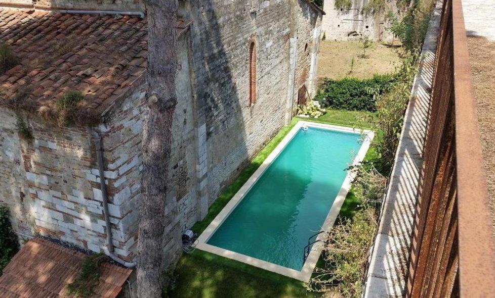 «Piscina da demolire entro un mese» 