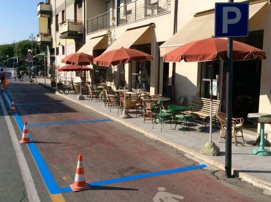 La pista ciclabile diventa parcheggio 