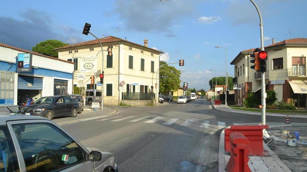 Nuovi marciapiedi in viale Europa a Marlia
