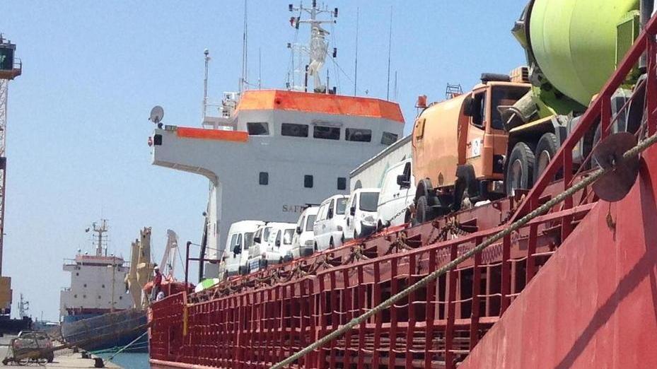 Carrara, la Capitaneria blocca una nave fuorilegge