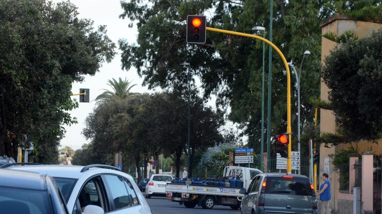 Uno dei semafori all'incrocio tra via Cagliari e via Gennargentu