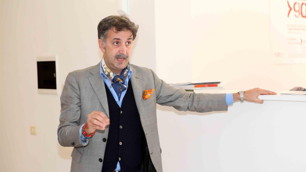 Schianto in via Settembrini, grave il critico d’arte Alberto Agazzani 