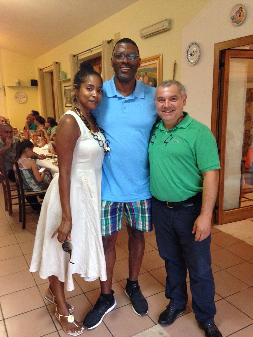 Carl Banks e la moglie con il sindaco Dionigi Deledda 