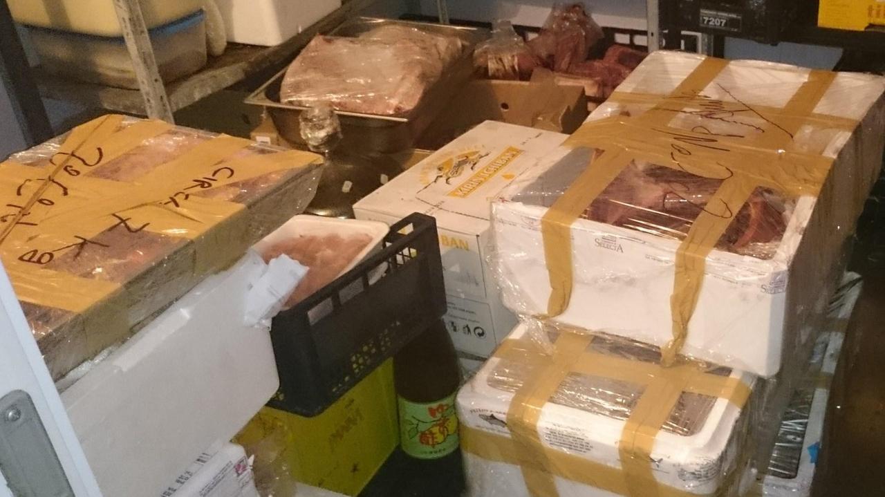 Il pesce sequestrato dalla capitaneria in un ristorante a Porto Cervo