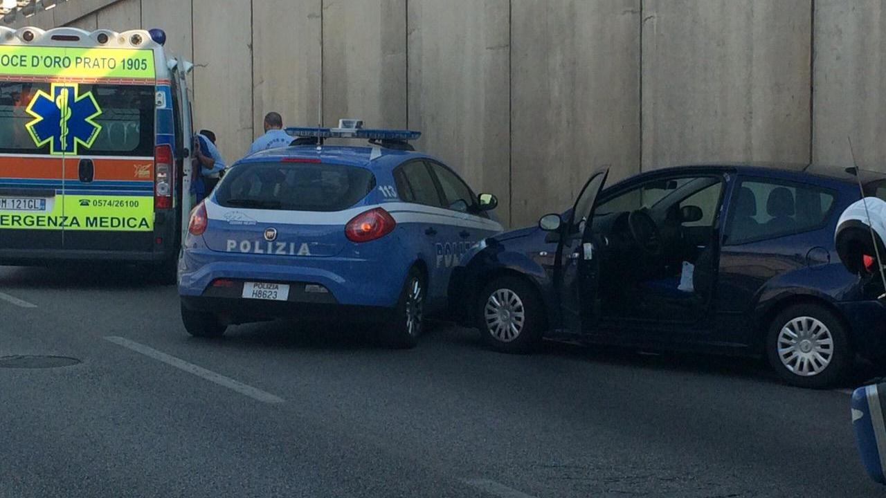 L'auto fermata dalla polizia sulla Declassata (foto Batavia)