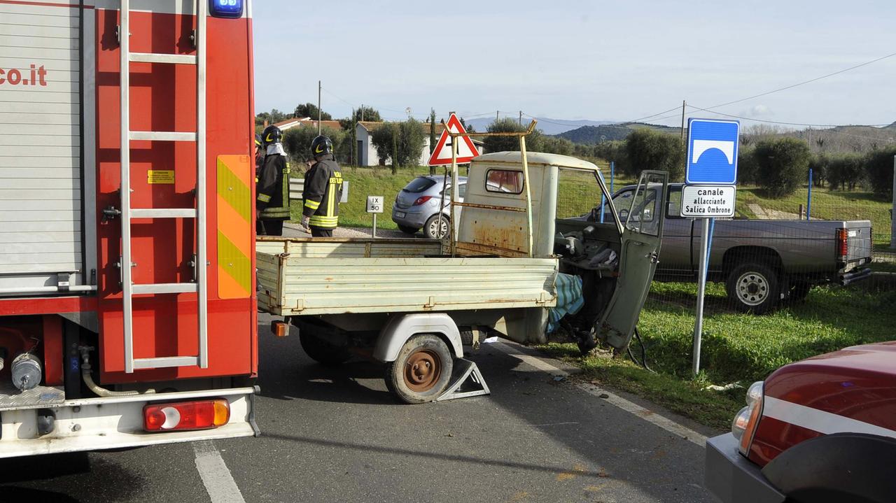 Un motocarro Ape coinvolto in un incidente stradale (foto d'archivio)