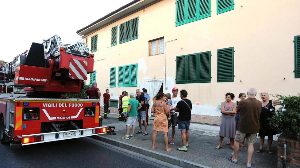 Crolla il tetto, illesa la proprietaria