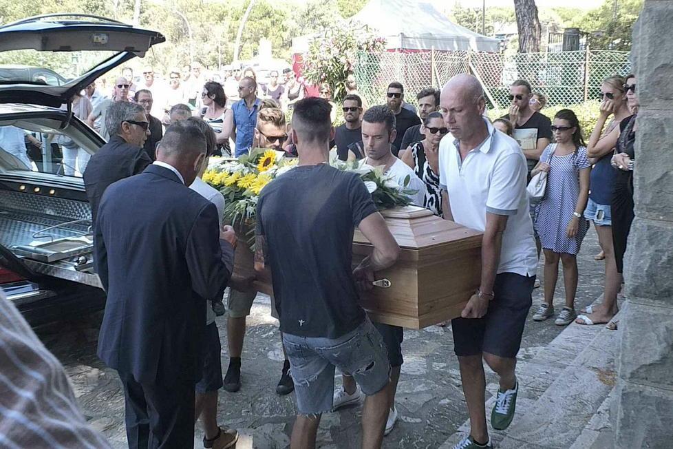 L’ultimo saluto al centauro di Tirrenia 