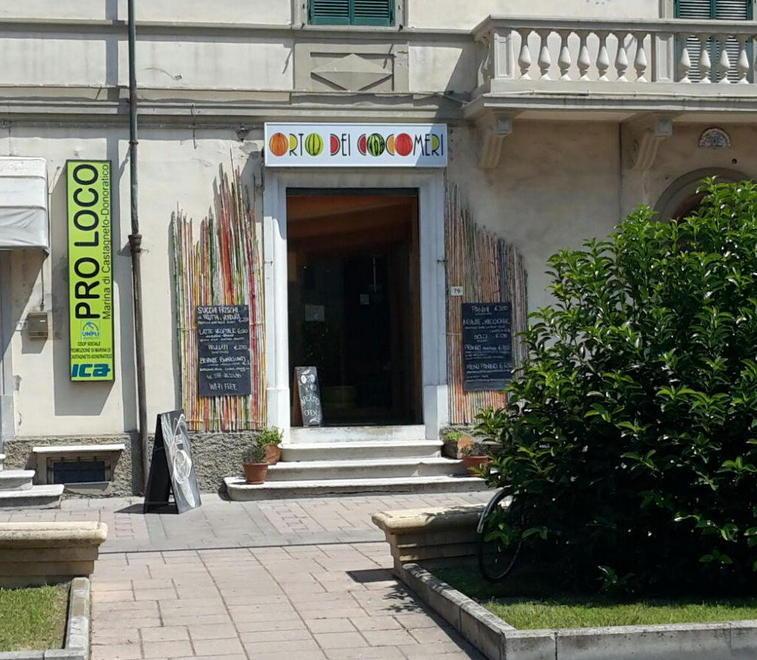 Rapina un ristorante e scappa in bici al mercato 