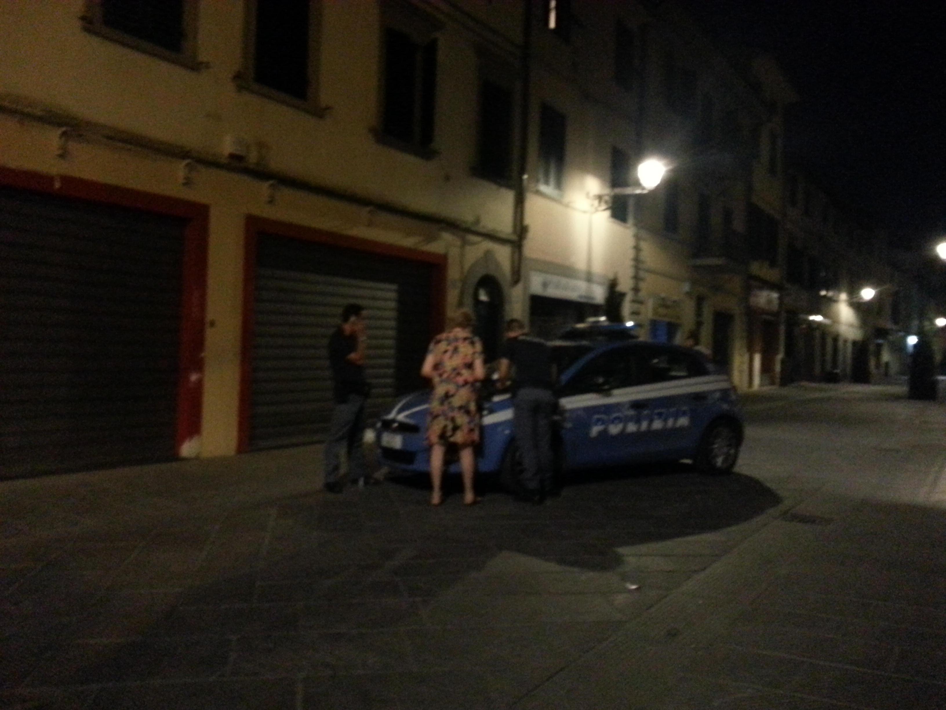 L'intervento della polizia in via Santa Trinita