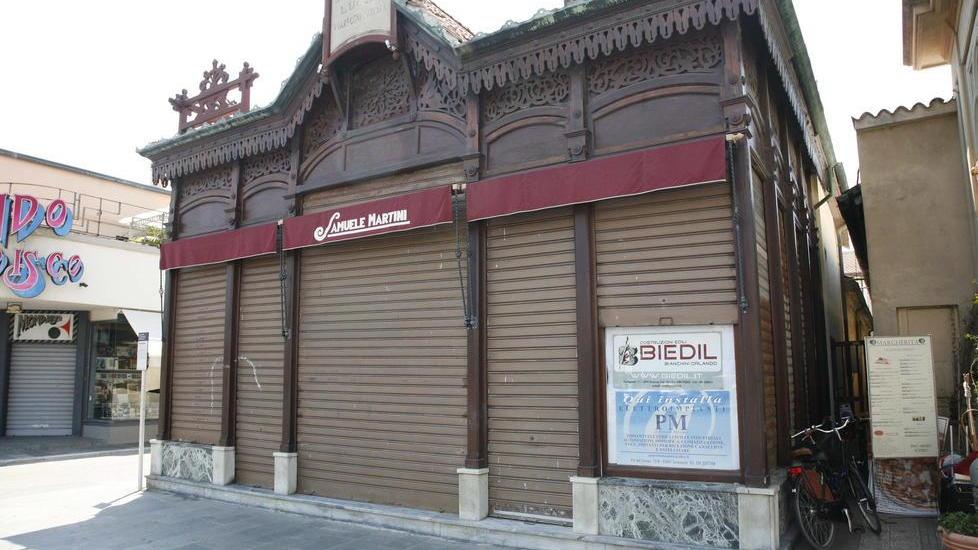 Al via i lavori per il nuovo negozio nell’ex Martini in Passeggiata
