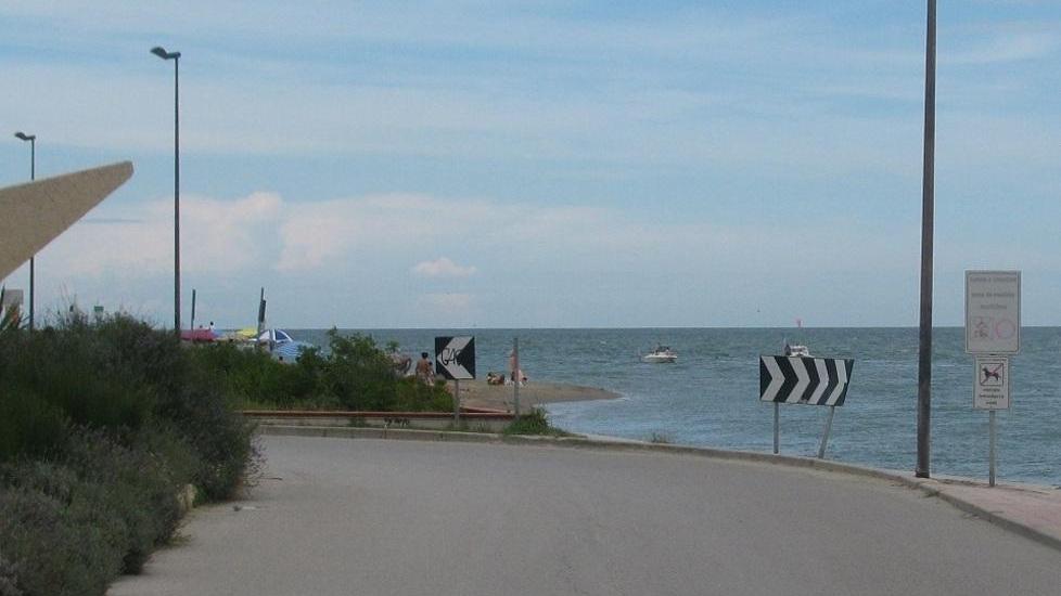 Lido Estensi, tre pescatori abusivi minacciano le guardie