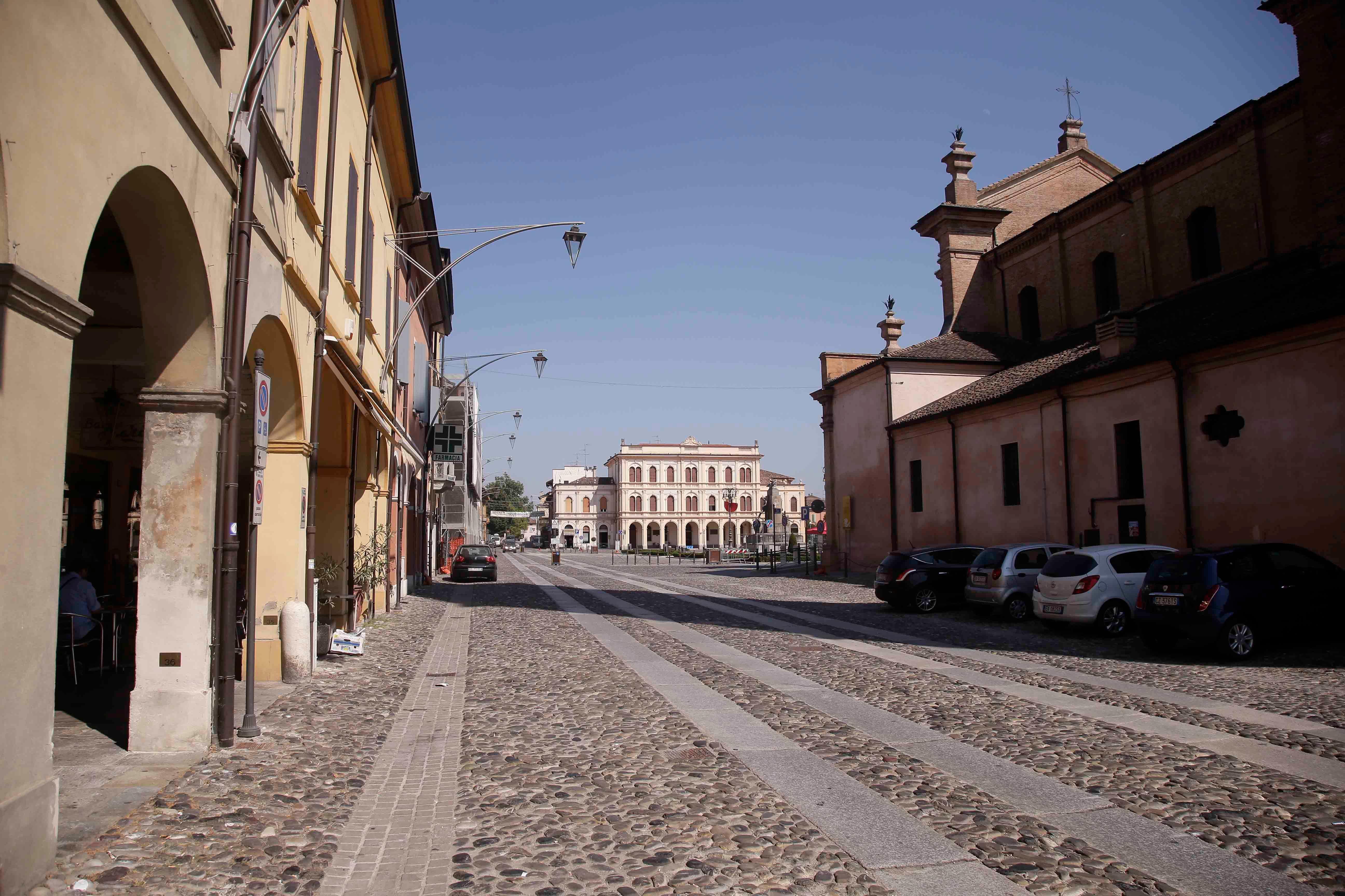 Benvenuti a Novellara, il paese più bollente della Bassa: «Ma noi abbiamo i portici» 